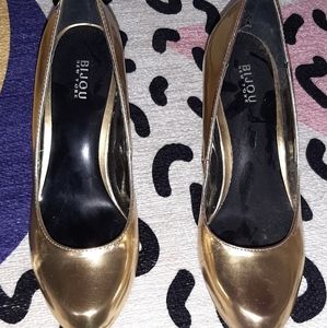 Bijou Vintage New York gold pumps 7.5 M
